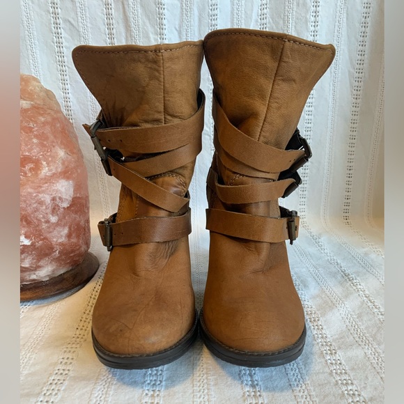 Steve Madden. Yale Belted Boot. Cognac Leather. US 7.5. Good Used*** - Picture 2 of 11